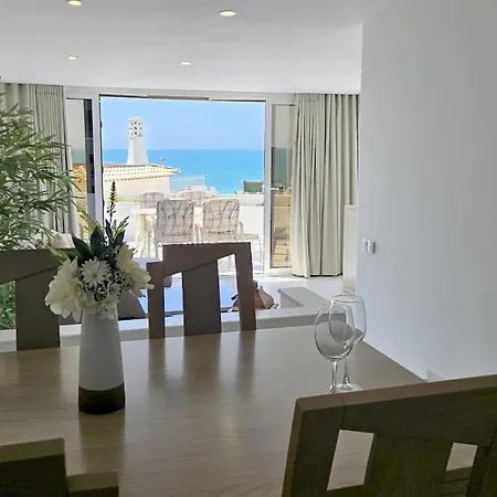 Albufeira, Blue Wave Retreat 64 *